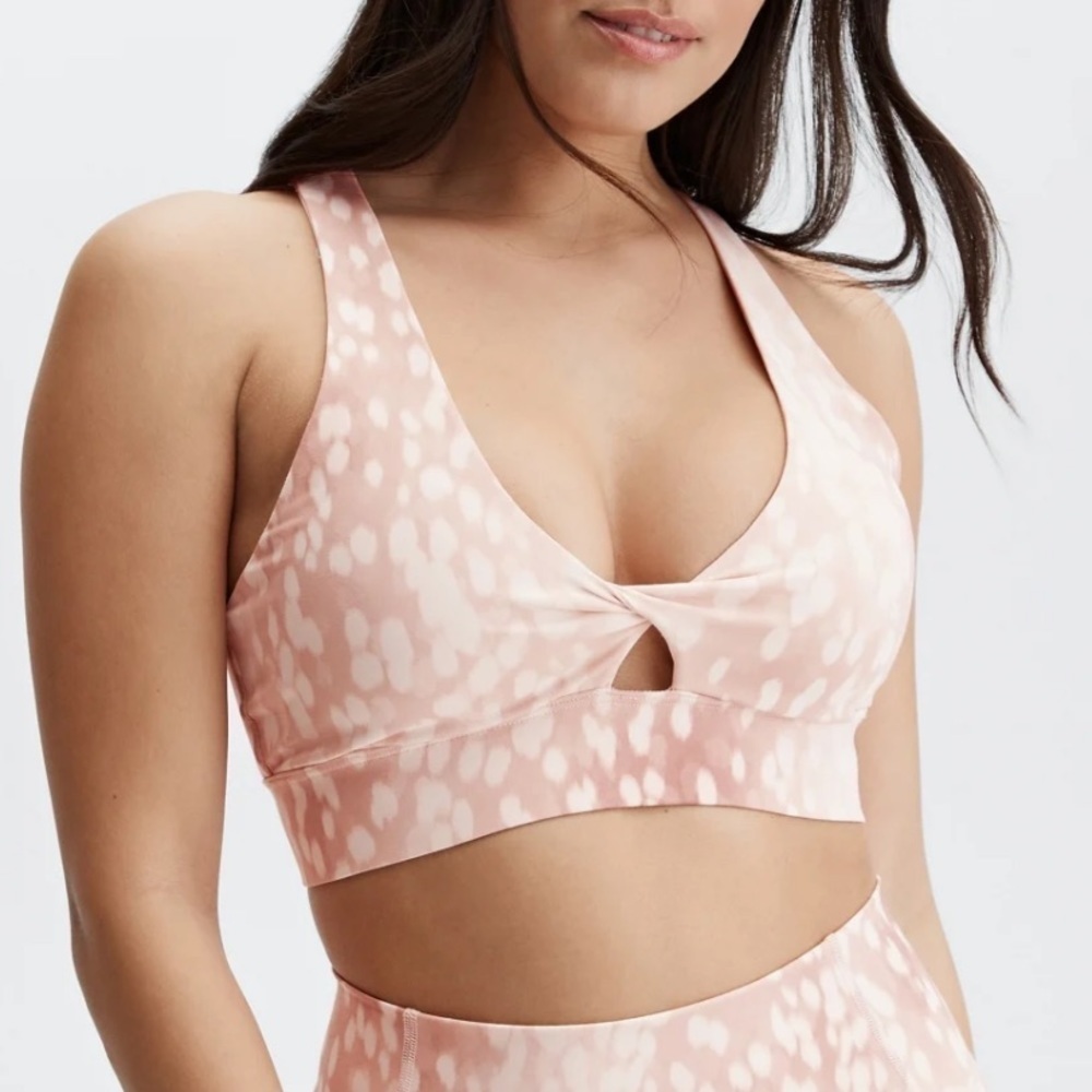 NWT Fabletics Oasis Twist Front Sports Bra